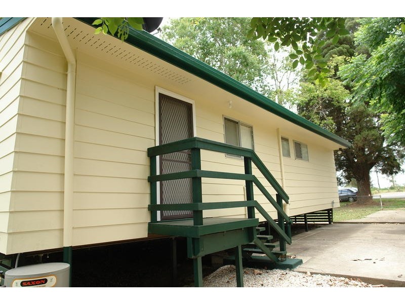 194 Brisbane Tce, Goodna QLD 4300